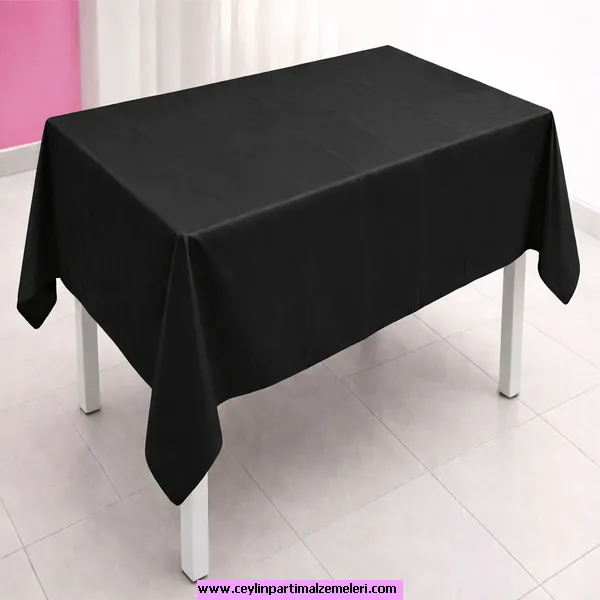 Siyah Masa Örtüsü